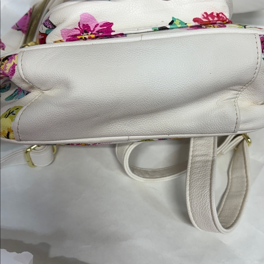 Betsey Johnson White Floral Backpack with Heart Accent bag purse - Picture 12 of 12